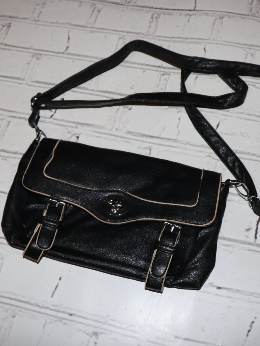 🖤 Mellow World Black Crossbody · 6" x 10.5" Contrast trim · Buckle‑front flap ·